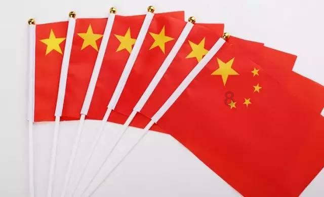 夏日时尚的爱丽